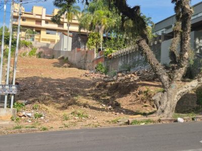 Terreno à venda com 677m² no bairro Tristeza, Zona Sul de Porto Alegre