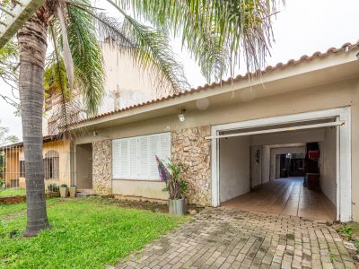 Casa à venda com 3 dormitórios, 180m² e 2 vagas no bairro Ipanema, Zona Sul de Porto Alegre