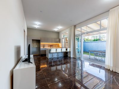 Casa em Condomínio à venda com 3 dormitórios, 153m² e 2 vagas no bairro Hípica, Zona Sul de Porto Alegre
