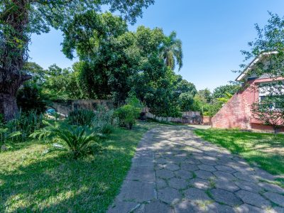 Casa à venda com 4 dormitórios, 350m² e 6 vagas no bairro Vila Assunção, Zona Sul de Porto Alegre