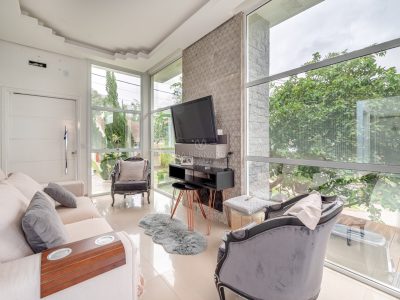 Casa em Condomínio à venda com 3 dormitórios, 150m² e 2 vagas no bairro Cavalhada, Zona Sul de Porto Alegre