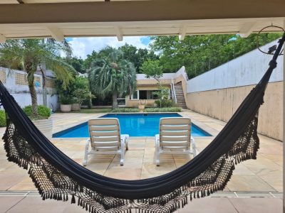 Casa à venda com 4 dormitórios, 451m² e 5 vagas no bairro Ipanema, Zona Sul de Porto Alegre