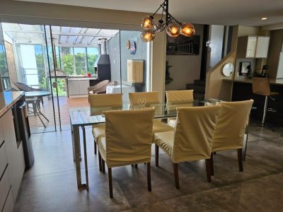 Casa em Condomínio à venda com 3 dormitórios, 229m² e 3 vagas no bairro Tristeza, Zona Sul de Porto Alegre