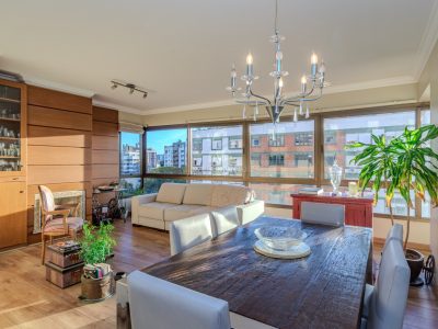 Apartamento à venda com 3 dormitórios, 98m² e 2 vagas no bairro Menino Deus, Zona Central de Porto Alegre