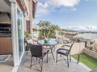 Casa à venda com 4 dormitórios, 320m² e 2 vagas no bairro Imperial Park, Zona Sul de Porto Alegre
