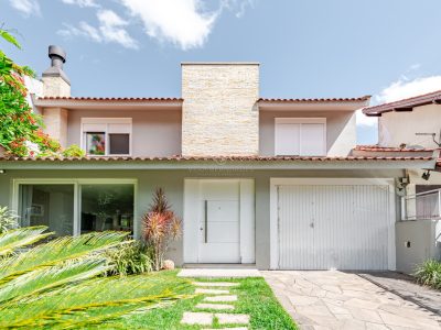Casa à venda com 3 dormitórios, 284m² e 3 vagas no bairro Tristeza, Zona Sul de Porto Alegre