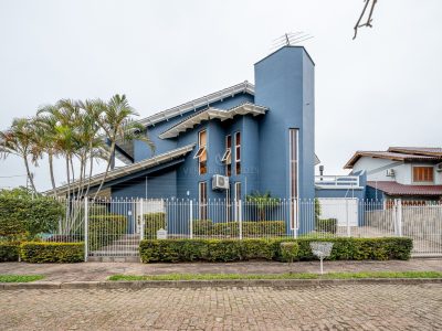 Casa à venda com 3 dormitórios, 285m² e 4 vagas no bairro Ipanema, Zona Sul de Porto Alegre