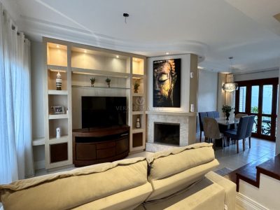 Casa à venda com 3 dormitórios, 253m² e 2 vagas no bairro Ipanema, Zona Sul de Porto Alegre