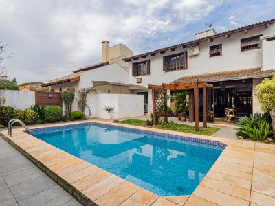 Casa à venda com 4 dormitórios, 238m² e 2 vagas no bairro Ipanema, Zona Sul de Porto Alegre