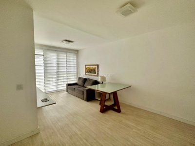 Apartamento à venda com 2 dormitórios, 57m² e 1 vaga no bairro Vila Nova, Zona Sul de Porto Alegre