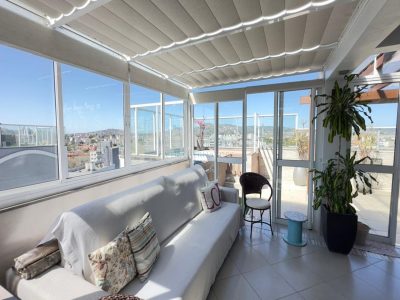 Cobertura à venda com 3 dormitórios, 150m² e 2 vagas no bairro Cristal, Zona Sul de Porto Alegre