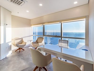 Salas/Conjuntos à venda com 123m² e 3 vagas no bairro Cristal, Zona Sul de Porto Alegre