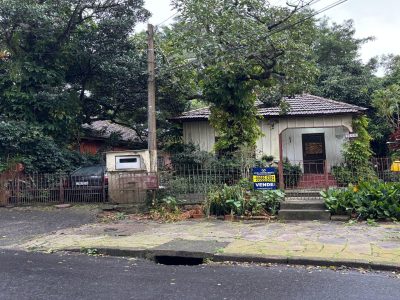 Terreno à venda com 715m² no bairro Tristeza, Zona Sul de Porto Alegre