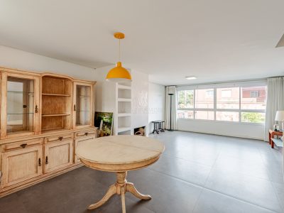 Casa à venda com 3 dormitórios, 254m² e 2 vagas no bairro Camaquã, Zona Sul de Porto Alegre