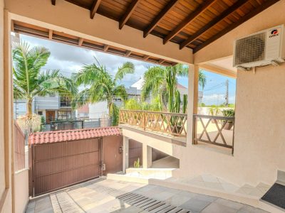 Casa à venda com 3 dormitórios, 215m² e 5 vagas no bairro Ipanema, Zona Sul de Porto Alegre