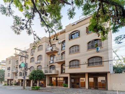 Cobertura à venda com 3 dormitórios, 210m² e 2 vagas no bairro Cristal, Zona Sul de Porto Alegre