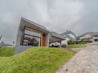 Casa em Condomínio à venda com 3 dormitórios, 263m² e 2 vagas no bairro Alphaville, Zona Sul de Porto Alegre