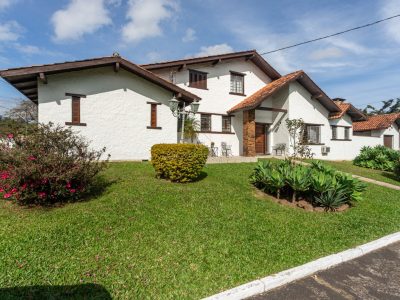 Casa em Condomínio à venda com 3 dormitórios, 330m² e 3 vagas no bairro Ipanema, Zona Sul de Porto Alegre