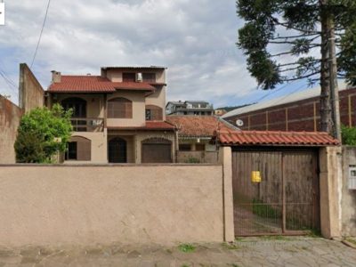 Casa à venda com 4 dormitórios, 300m² e 4 vagas no bairro Tristeza, Zona Sul de Porto Alegre