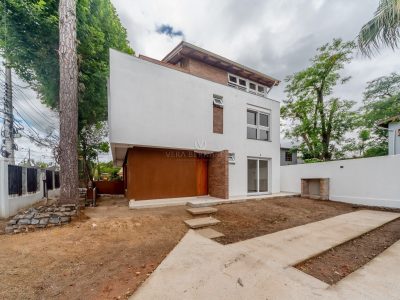 Casa à venda com 2 dormitórios, 133m² e 2 vagas no bairro Guarujá, Zona Sul de Porto Alegre