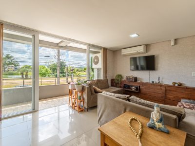 Casa à venda com 3 dormitórios, 236m² e 2 vagas no bairro Hípica, Zona Sul de Porto Alegre