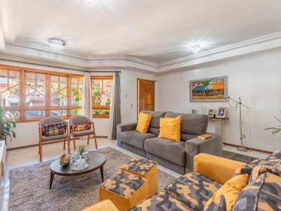 Casa à venda com 3 dormitórios, 234m² e 3 vagas no bairro Vila Conceição, Zona Sul de Porto Alegre