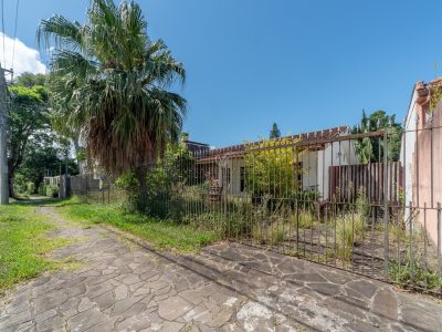 Casa à venda com 5 dormitórios, 432m² e 4 vagas no bairro Vila Assunção, Zona Sul de Porto Alegre