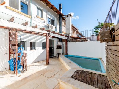 Casa à venda com 3 dormitórios, 174m² e 2 vagas no bairro Tristeza, Zona Sul de Porto Alegre