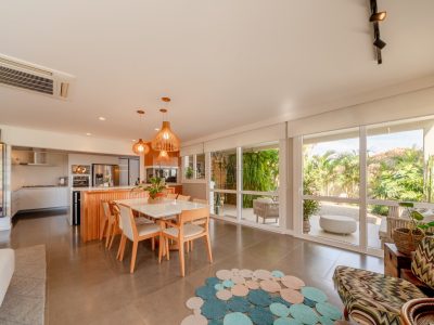 Casa em Condomínio à venda com 4 dormitórios, 377m² e 3 vagas no bairro Vila Conceição, Zona Sul de Porto Alegre