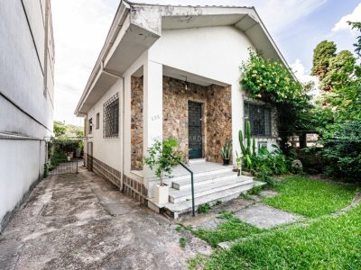 Casa à venda com 3 dormitórios, 167m² e 2 vagas no bairro Tristeza, Zona Sul de Porto Alegre