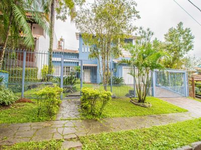 Casa à venda com 4 dormitórios, 420m² e 3 vagas no bairro Jardim Isabel, Zona Sul de Porto Alegre