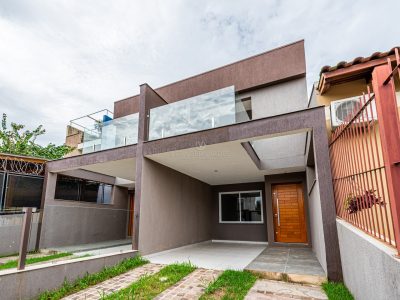 Casa à venda com 3 dormitórios, 125m² e 2 vagas no bairro Guarujá, Zona Sul de Porto Alegre