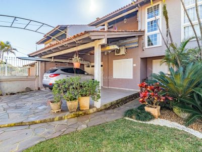 Casa à venda com 3 dormitórios, 257m² e 3 vagas no bairro Espírito Santo, Zona Sul de Porto Alegre