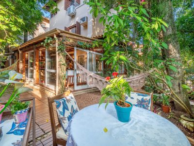 Casa em Condomínio à venda com 4 dormitórios, 380m² e 3 vagas no bairro Tristeza, Zona Sul de Porto Alegre