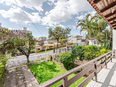 Casa à venda com 3 dormitórios, 170m² e 5 vagas no bairro Tristeza, Zona Sul de Porto Alegre