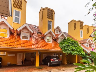 Casa em Condomínio à venda com 3 dormitórios, 177m² e 2 vagas no bairro Tristeza, Zona Sul de Porto Alegre