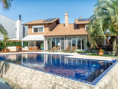 Casa em Condomínio à venda com 4 dormitórios, 610m² e 3 vagas no bairro Terra Ville, Zona Sul de Porto Alegre