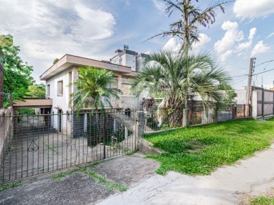 Casa à venda com 3 dormitórios, 250m² e 2 vagas no bairro Tristeza, Zona Sul de Porto Alegre