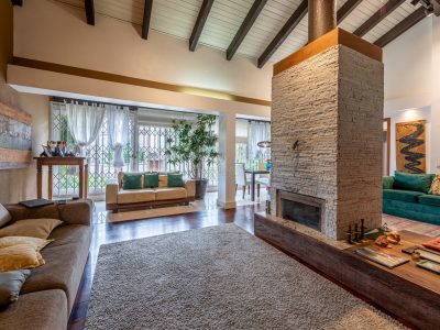 Casa à venda com 3 dormitórios, 326m² e 4 vagas no bairro Ipanema, Zona Sul de Porto Alegre