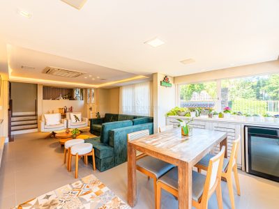 Casa em Condomínio à venda com 3 dormitórios, 210m² e 3 vagas no bairro Jardim Isabel, Zona Sul de Porto Alegre