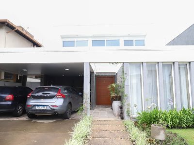 Casa em Condomínio à venda com 5 dormitórios, 220m² e 3 vagas no bairro Terra Ville, Zona Sul de Porto Alegre