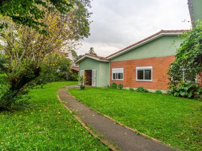 Casa à venda com 3 dormitórios, 300m² e 4 vagas no bairro Vila Assunção, Zona Sul de Porto Alegre