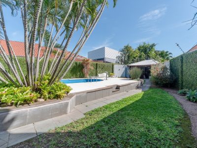 Casa à venda com 3 dormitórios, 276m² e 4 vagas no bairro Ipanema, Zona Sul de Porto Alegre
