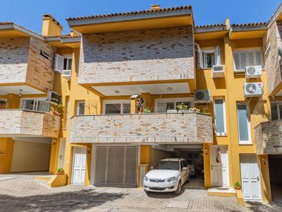 Casa em Condomínio à venda com 3 dormitórios, 160m² e 2 vagas no bairro Tristeza, Zona Sul de Porto Alegre