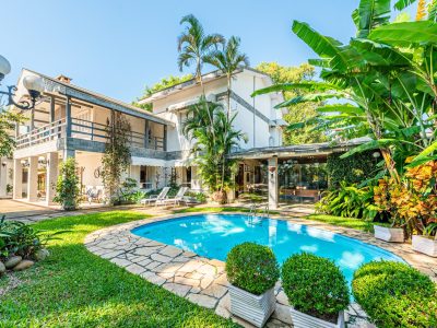 Casa à venda com 5 dormitórios, 506m² e 6 vagas no bairro Ipanema, Zona Sul de Porto Alegre