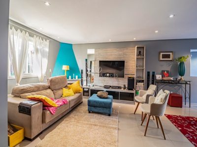 Casa à venda com 3 dormitórios, 126m² e 2 vagas no bairro Lagos de Nova Ipanema, Zona Sul de Porto Alegre