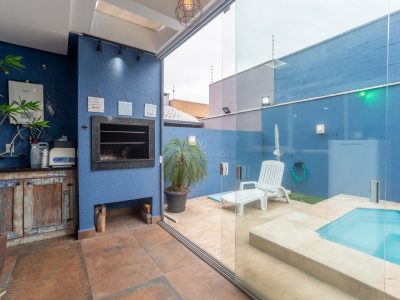 Casa à venda com 3 dormitórios, 154m² e 2 vagas no bairro Hípica, Zona Sul de Porto Alegre