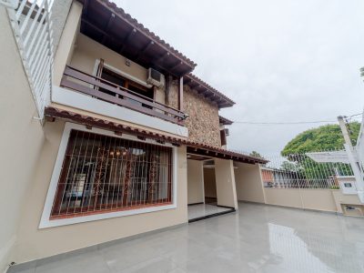 Casa à venda com 4 dormitórios, 357m² e 8 vagas no bairro Ipanema, Zona Sul de Porto Alegre