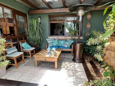 Casa à venda com 3 dormitórios, 250m² e 3 vagas no bairro Aberta dos Morros, Zona Sul de Porto Alegre
