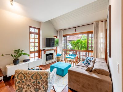 Casa em Condomínio à venda com 4 dormitórios, 318m² e 3 vagas no bairro Pedra Redonda, Zona Sul de Porto Alegre